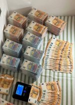 banknotes1.jpg